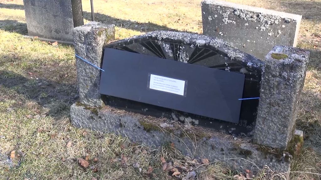 Käytetty hautakivi kiinnostaa: Joensuussa keksittiin, miten aiemman vainajan nimi piilotetaan