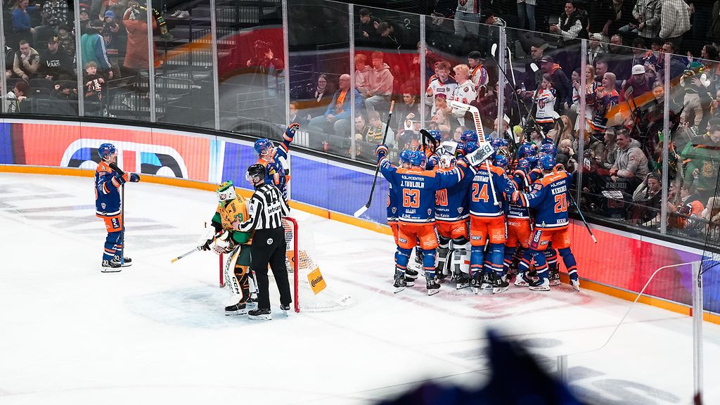 Raaka perkaus: Ilves-kaksikolla jäi kalliisti vajaaksi Tapparan shokkimaalissa