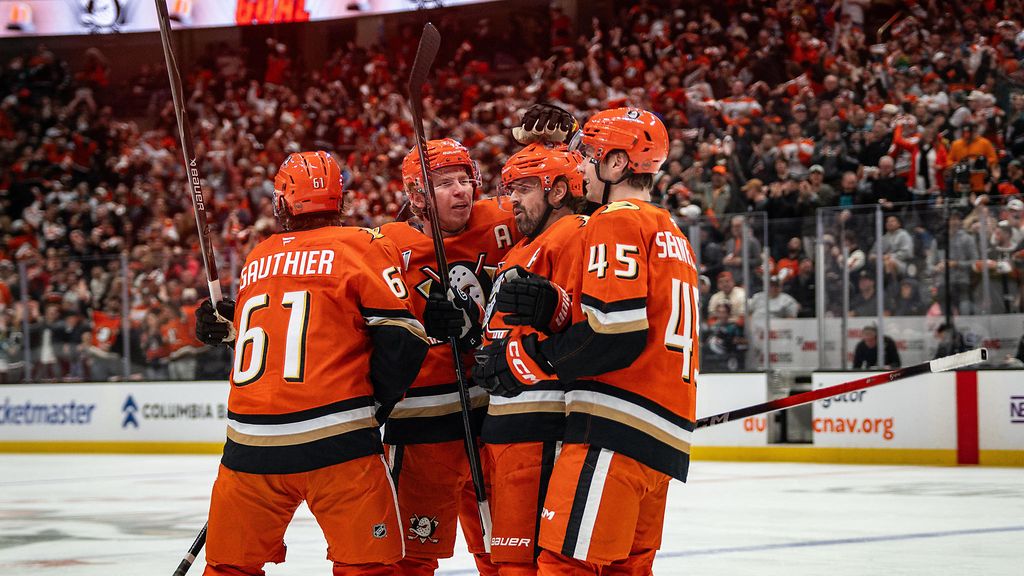 Millimetrit valuivat hidastuksessa Anaheimin eduksi – Teemu Selänteen eleet eivät jättäneet tulkinnanvaraa