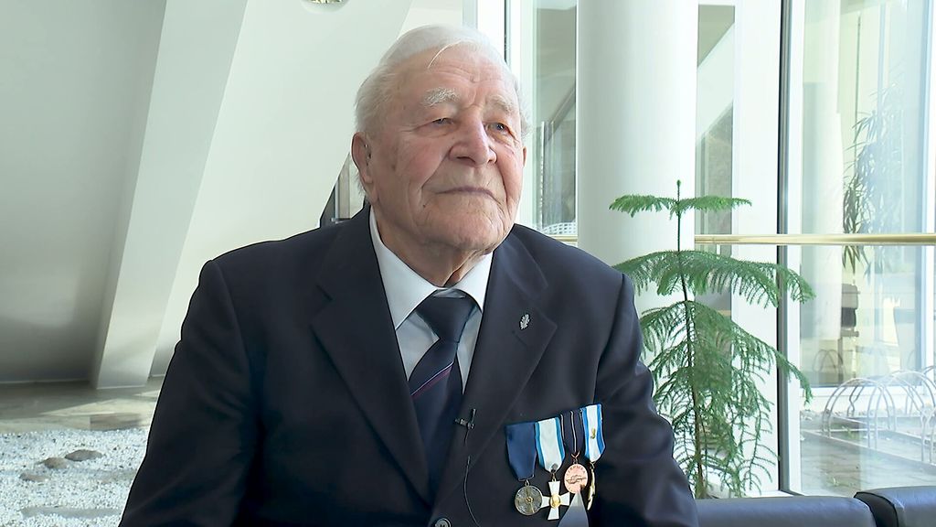 100-vuotias Viljo joutui sotimaan alle kaksikymppisenä: 