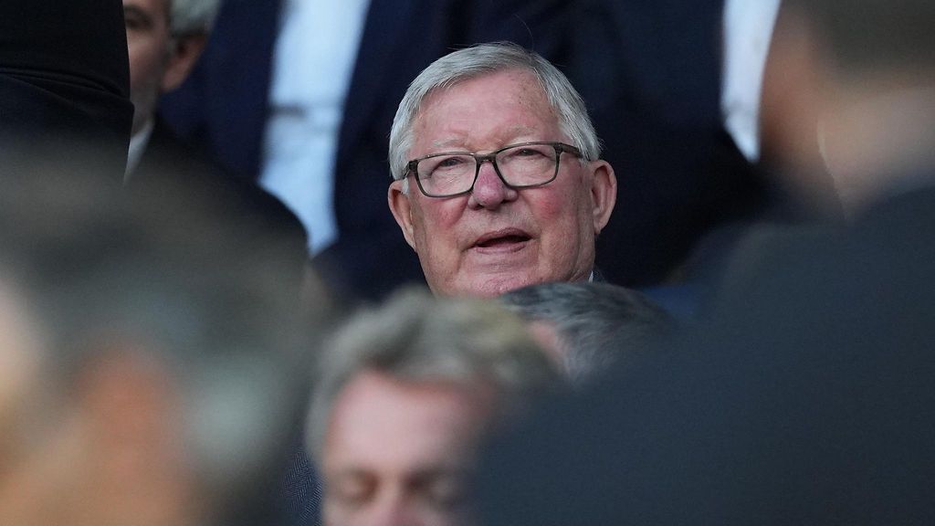 Sir Alex Ferguson viety sairaalaan Old Traffordilta