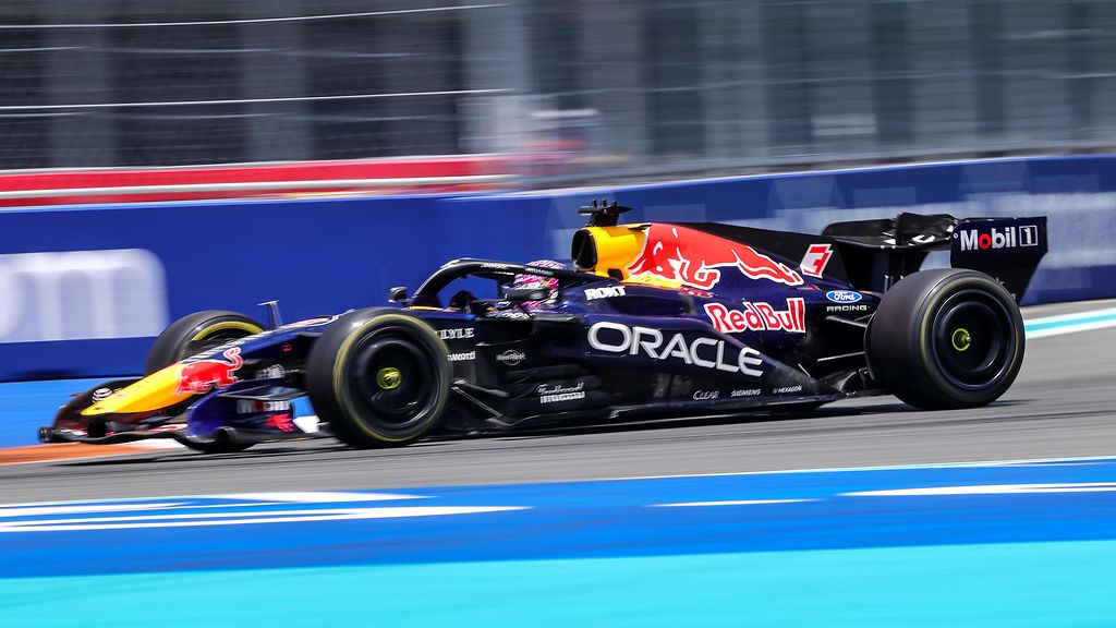 Max Verstappen pyörähti, Red Bull -kuski ulos! F1:ssä rytisee heti ensihetkillä