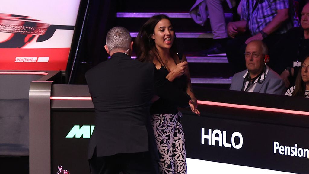 Onlyfans-malli häiriköi snookerin MM-finaalia – aikoi näyttää rintansa