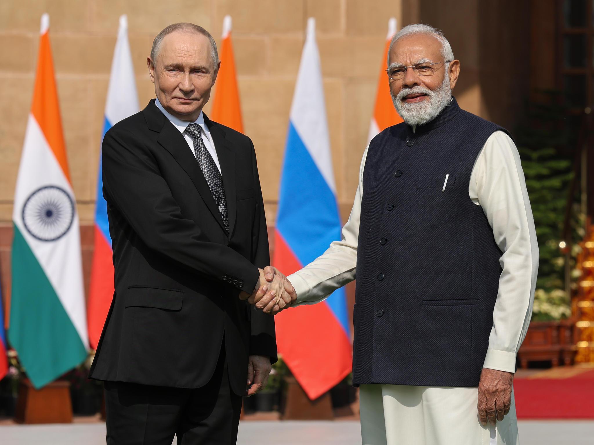 Venäjän presidentti Vladimir Putin ja Intian pääministeri Narendra Modi Delhissä 5. joulukuuta.