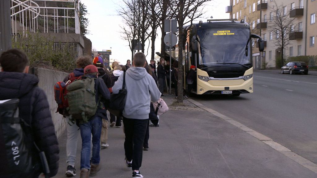 Luokkaretkiperinne elää! Tältä näytti erään luokan lähdön hetki