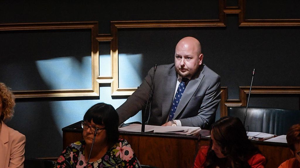 Suora lähetys kello 13.50: Miten SDP:n johto kommentoi Joona Räsäsen tapausta?