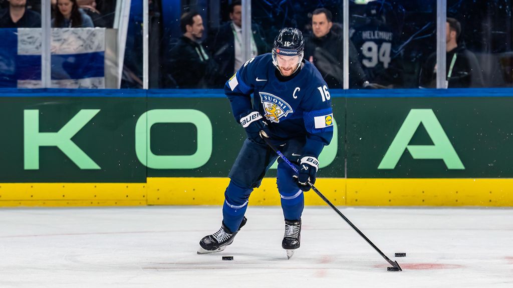 Aleksander Barkovilta vuolaat kehut uudelle ketjutoverilleen – 