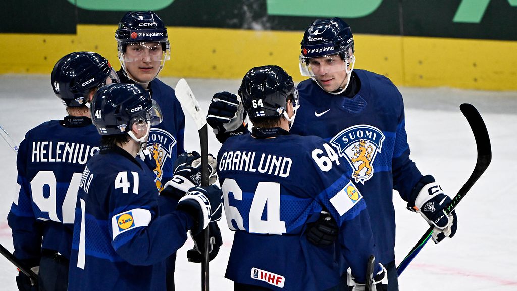 Leijonilla edessä 
