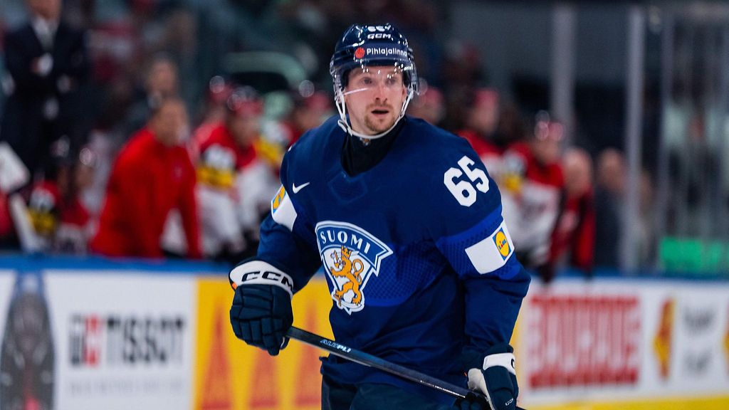 Aleksander Barkov teki Sakari Manniselle erätauolla ehdotuksen: 