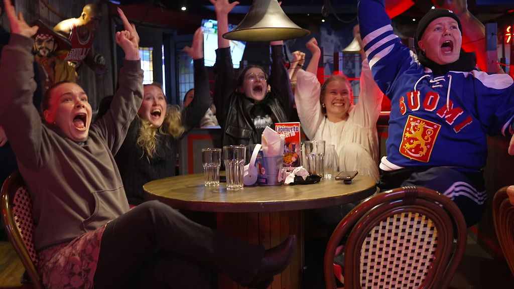 Tältä näyttää ilo! Baariväki tuuletti Leijonien voittoa