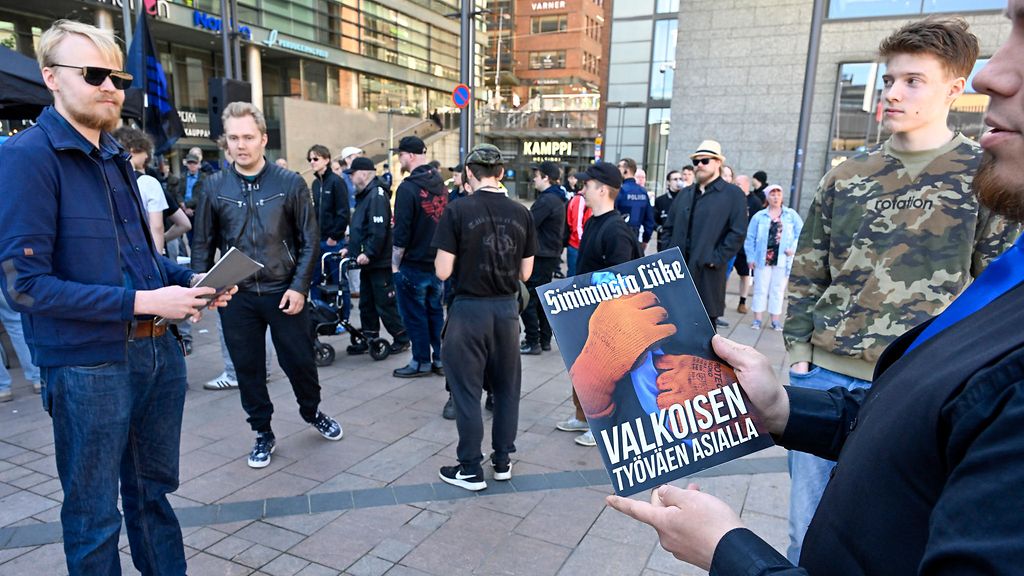 Sinimusta liike julkaisi syrjivän vaaliohjelmansa – Helsingin keskustassa rähinä