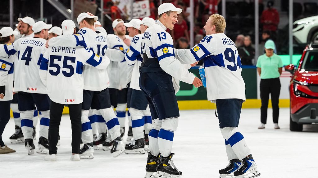 Hän juontaa Leijonien kultajuhlat