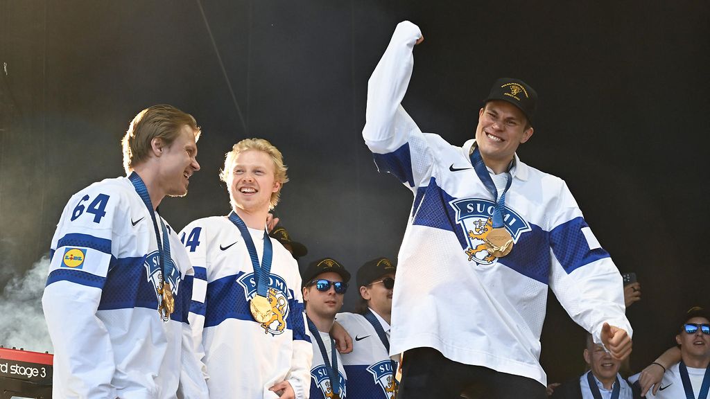 Jesse Puljujärvi varasti show'n kansanjuhlassa – somehitti taipui kansan huudatukseksi