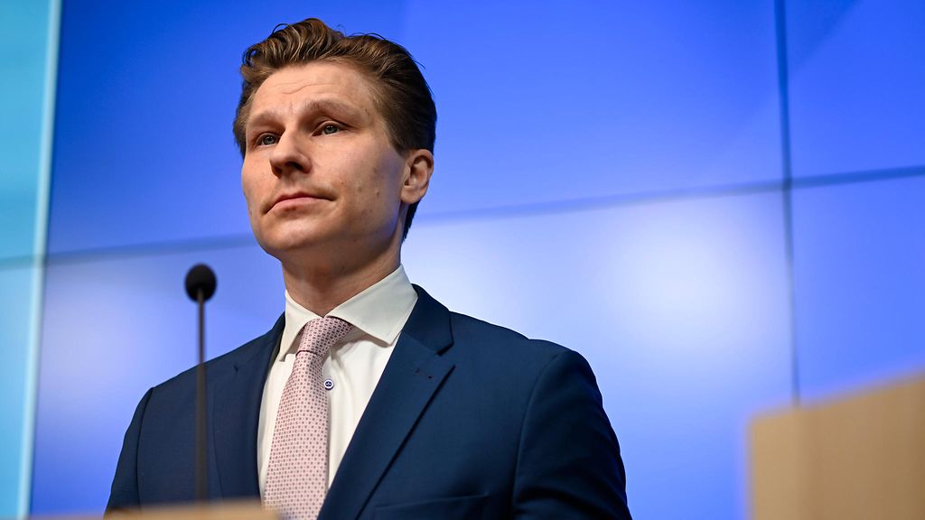Miksei drooniuhan lähdettä kerrottu? Häkkänen vastaa ex-puolustusministeri Kaikkosen kritiikkiin