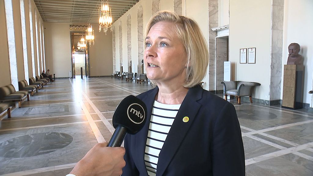 Maahanmuuttoon kiristyksiä – iloinen ministeri Rantanen: Suomessa uhkaavia henkilöitä