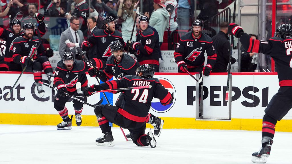 Sebastian Aho Carolinalta sensaatiovoitto – NHL-finaalissa kammottava hetki