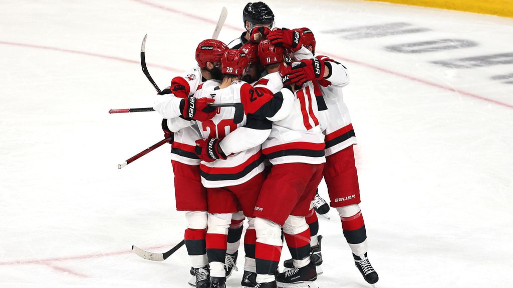Carolina tuli ja ryösti! Railakkaat NHL-finaalit n