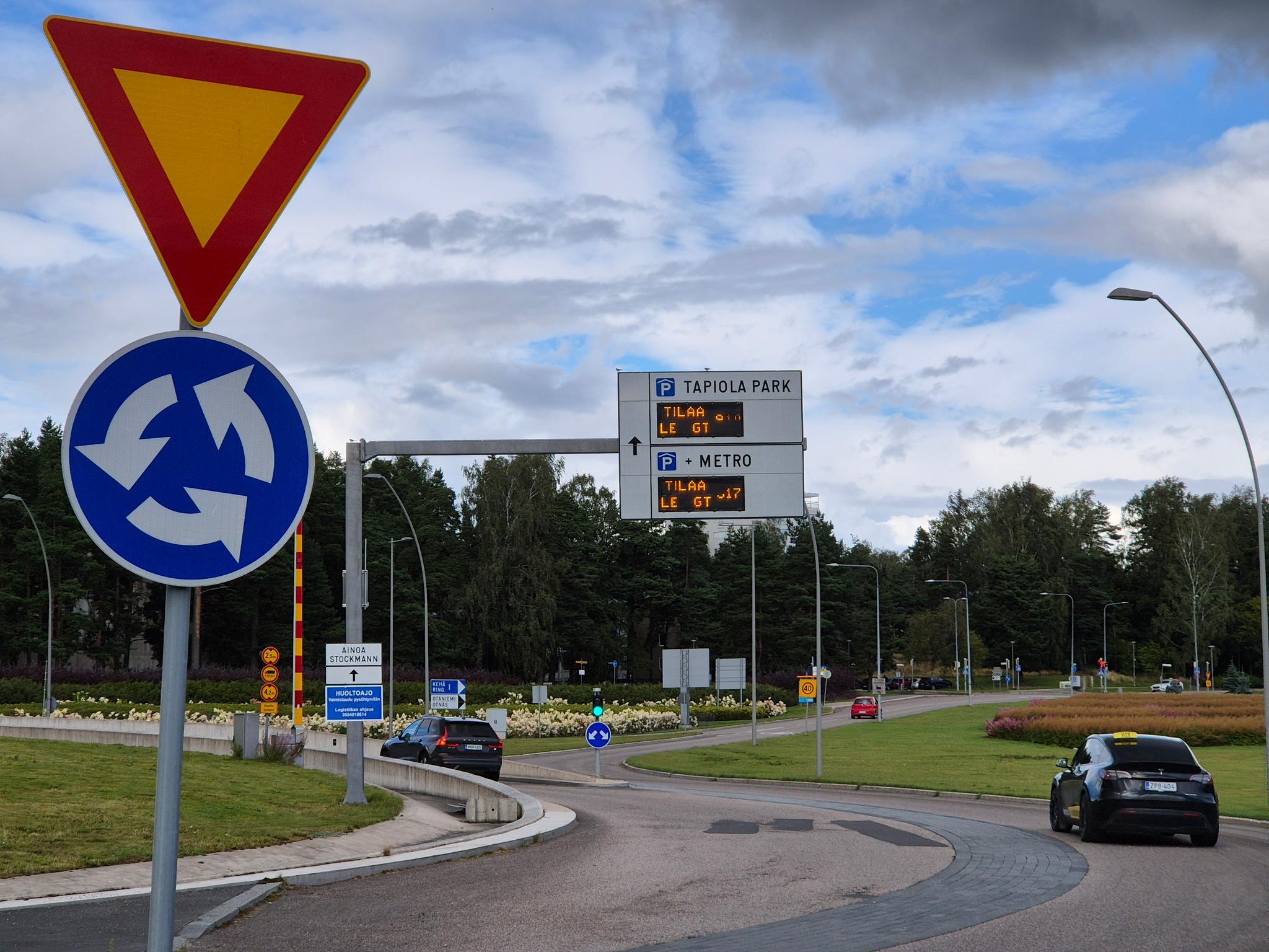 Mitä eroa on liikenneympyrällä, kiertoliittymällä ja kiertoristeyksellä3