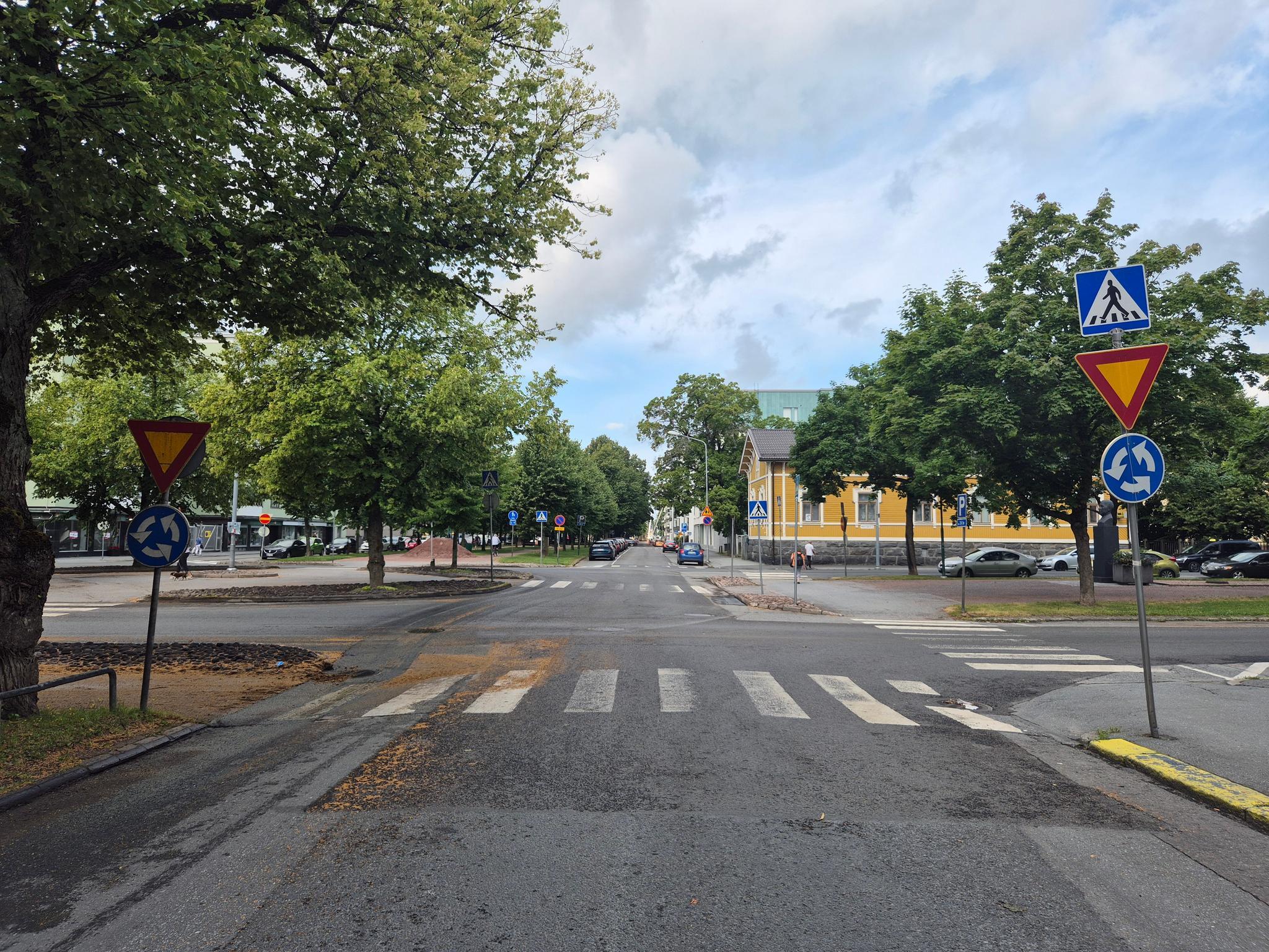 Mitä eroa on liikenneympyrällä, kiertoliittymällä ja kiertoristeyksellä2