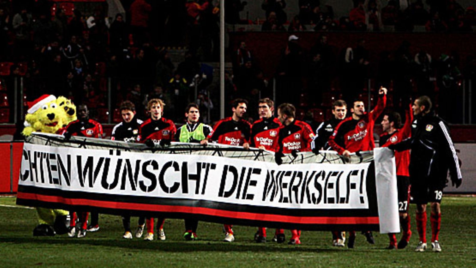 Bayer Leverkusen juhlii Mönchengladbach-voittoa. Kuva: Lars Baron/GETTY.