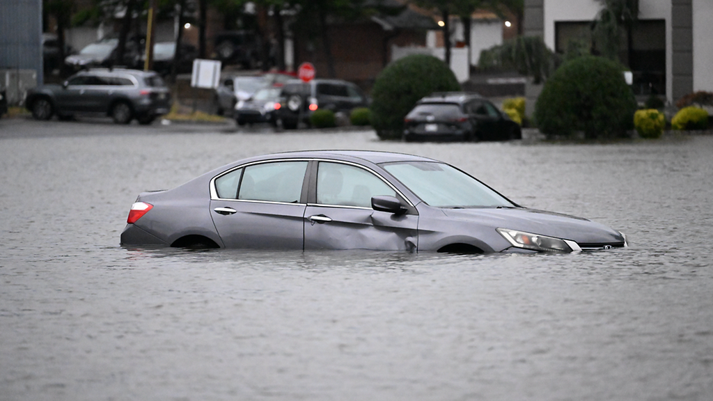 Nor'easter riehui, New Yorkissa hätätila – video näyttää tulvat