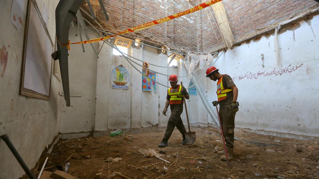 Koulun katto romahti Pakistanissa – 34 lasta kuoli