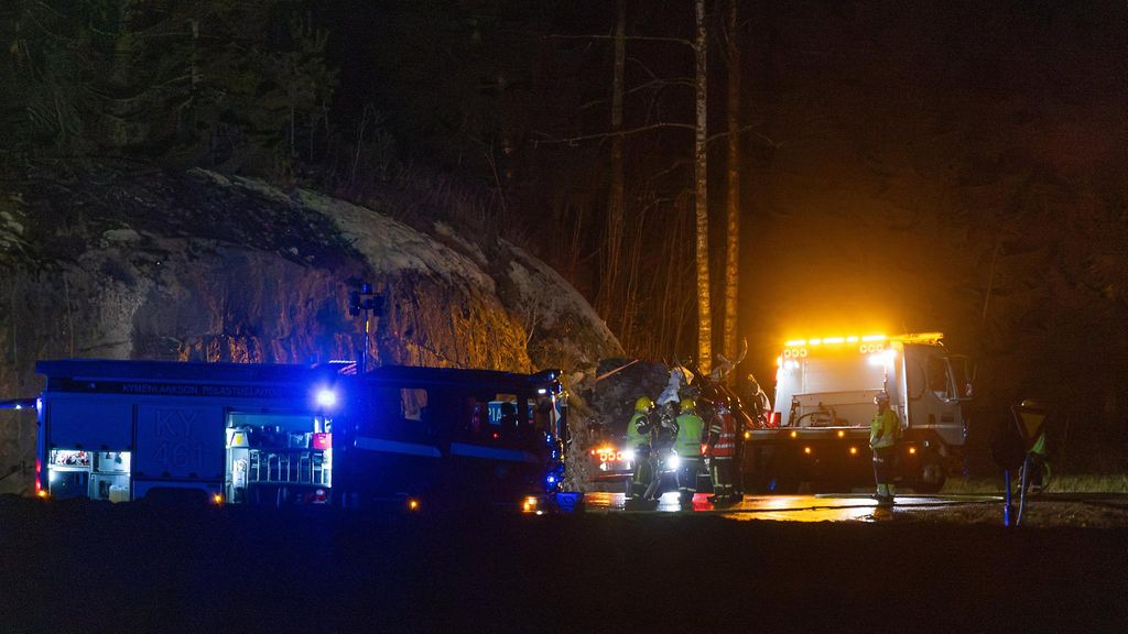 Henkilöauto suistui tieltä Kouvolassa – kuljettaja kuoli