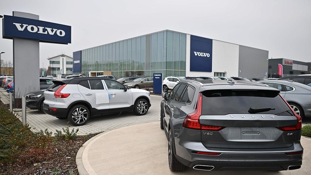 Volvo Cars irtisanoo 2 000 Ruotsissa