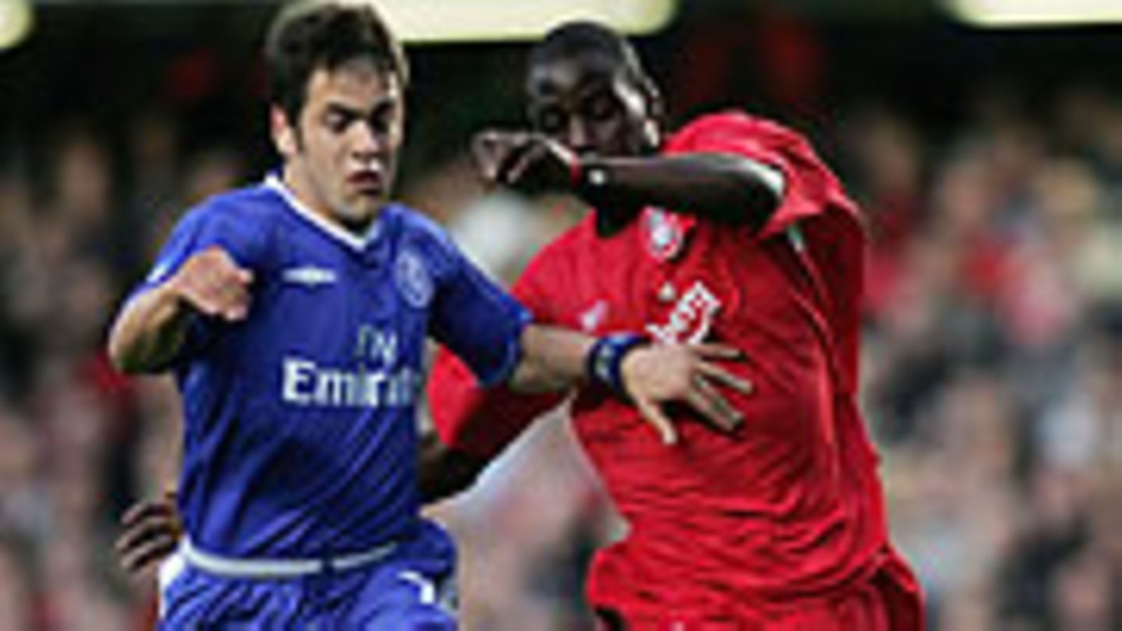 Djimi Traore, Liverpool (oik.) ja Joe Cole, Chelsea, Photo: Ben Radford