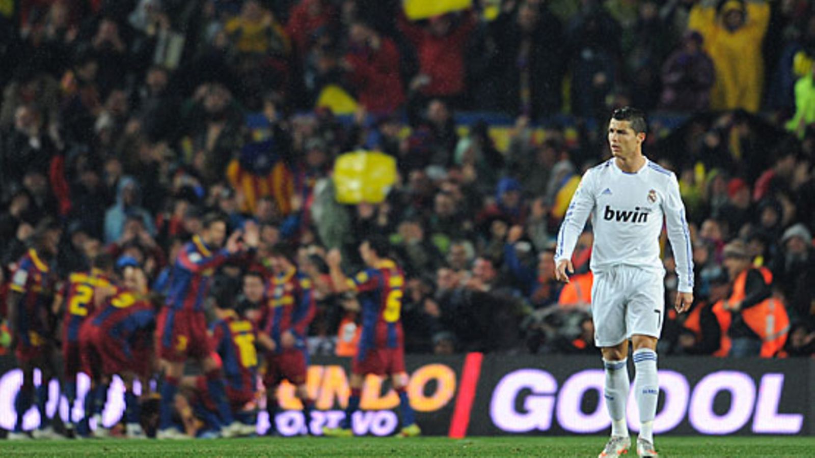 Barcelona juhlii maalia. Cristiano Ronaldo on vaisummalla tuulella.