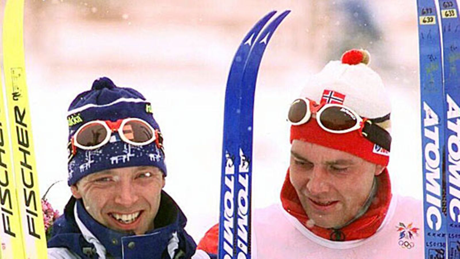 Mika Myllylä ja Erling Jevne Naganon olympialaisten 30:n jälkeen. Kuva: Markku Ulander/LEHTIKUVA.