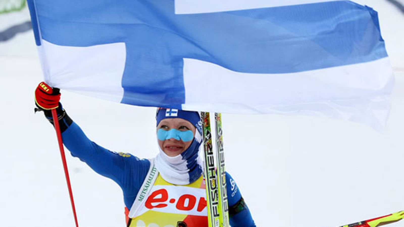 Kaisa Mäkäräinen voitti maailmanmestaruuden ampumahiihdon takaa-ajokilpailussa.
