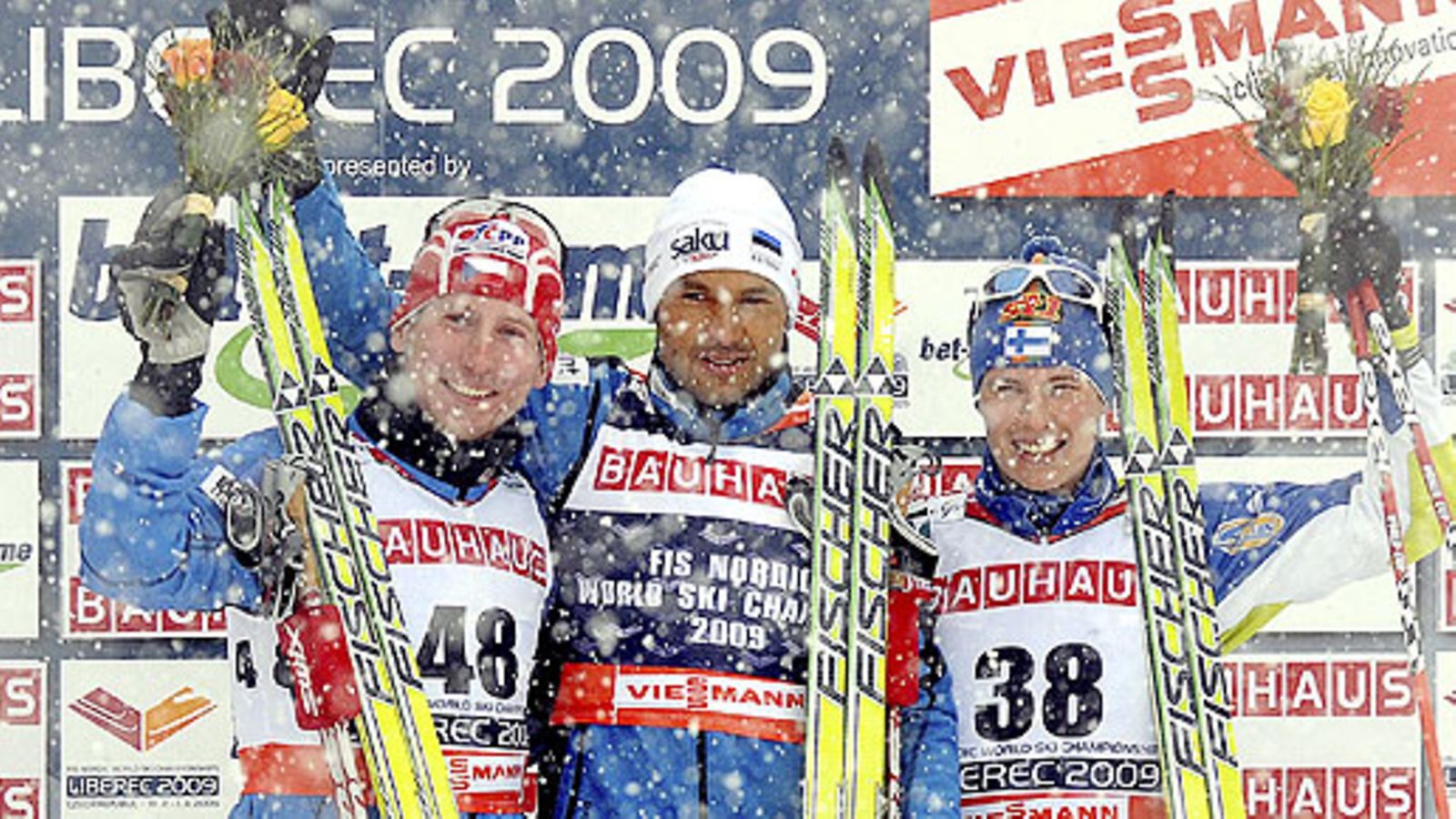 Lukas Bauer, Andrus Veerpalu ja Matti Heikkinen, kuva: EPA/FILIP SINGER
