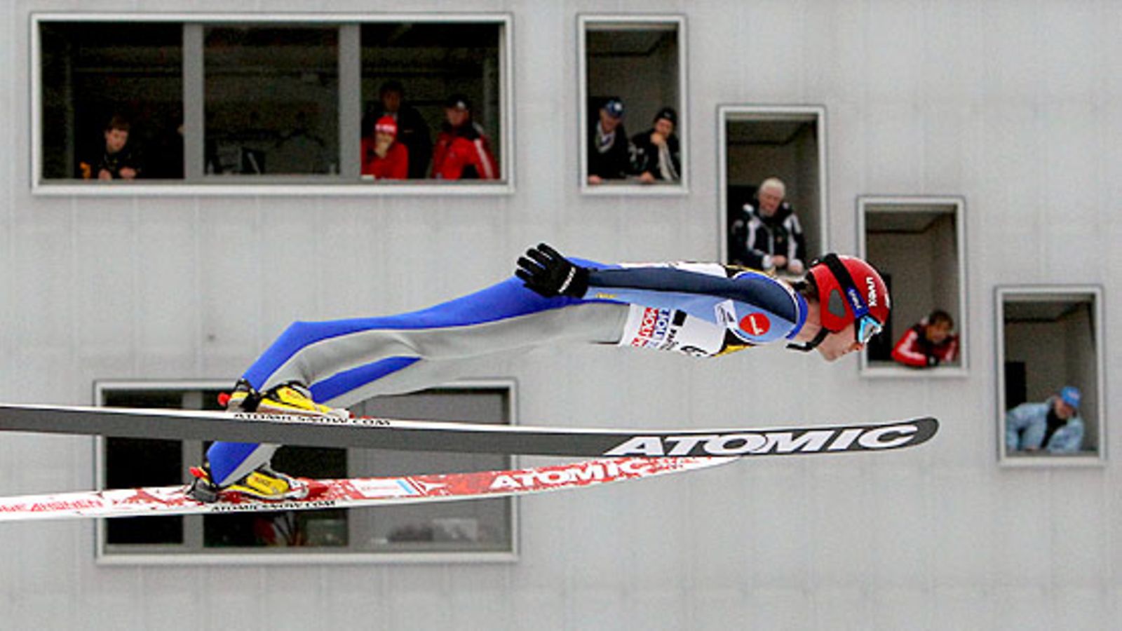 Janne Ahonen (Kuva: EPA/DANIEL KARMANN)