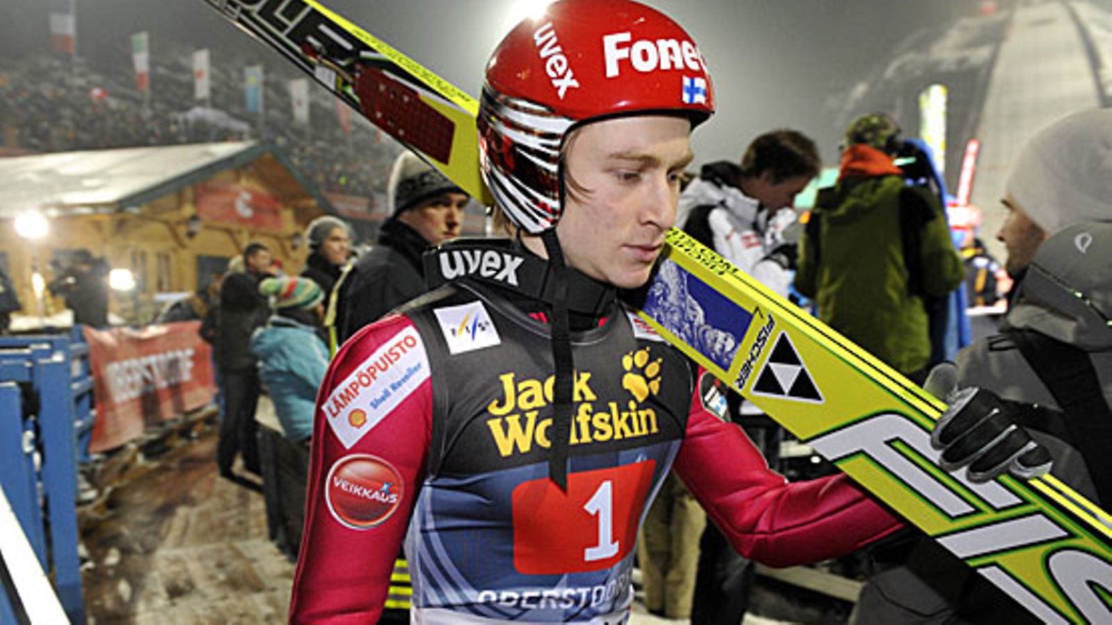 Ville Larinto pettyneenä Oberstdorfissa