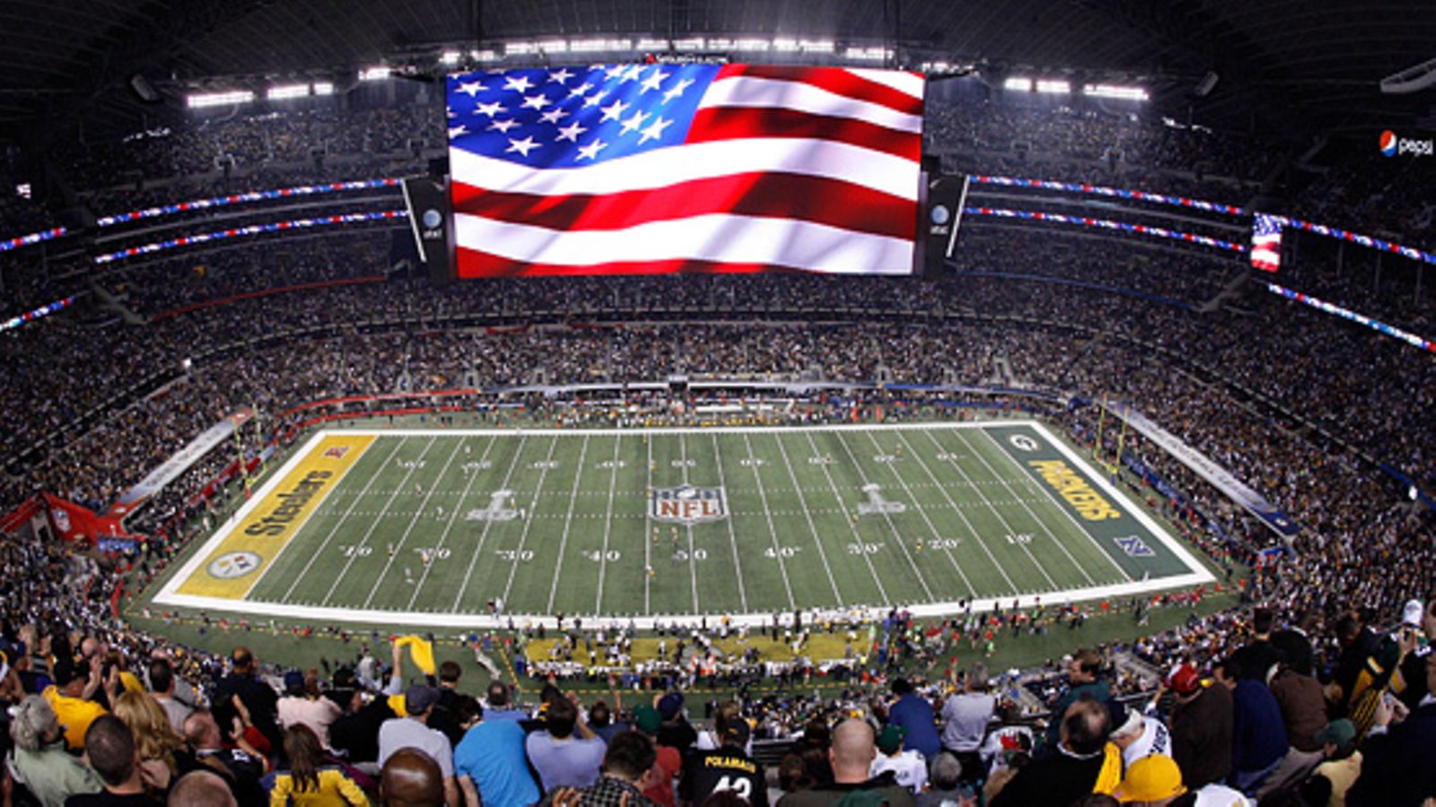 Super Bowl -stadion Texasin Arlingtonissa veti yli 103 000 katsojaa.