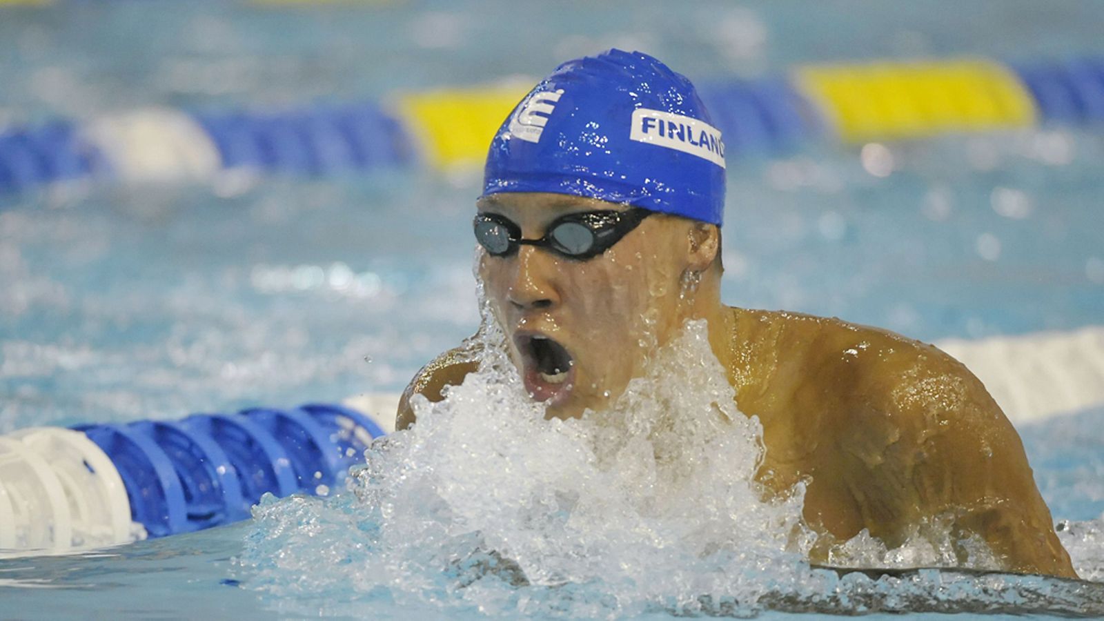Matti Mattsson 200m rintauintikisassa nuorten EM-uinneissa Helsingissä 2010.