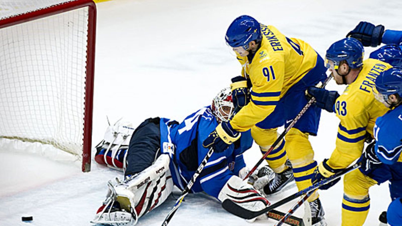 Loui Eriksson tekee 3-0-maalin Miikka Kiprusoffin taakse, kuva: Claudio Bresciani/Lehtikuva
