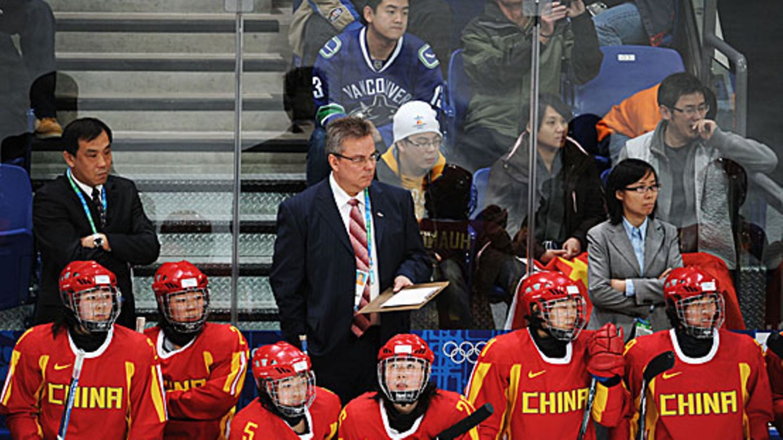 Hannu Saintula ja Kiinan naisjoukkue, kuva: Harry How/Getty Images