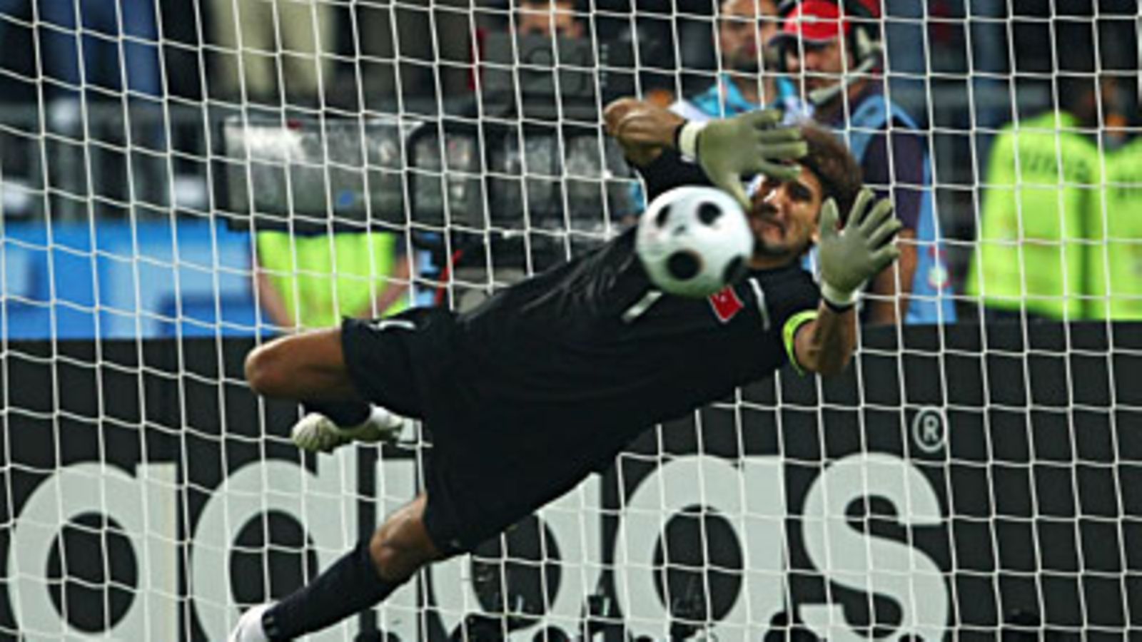 Rüstü Recber. Kuva: Clive Rose/GETTY.