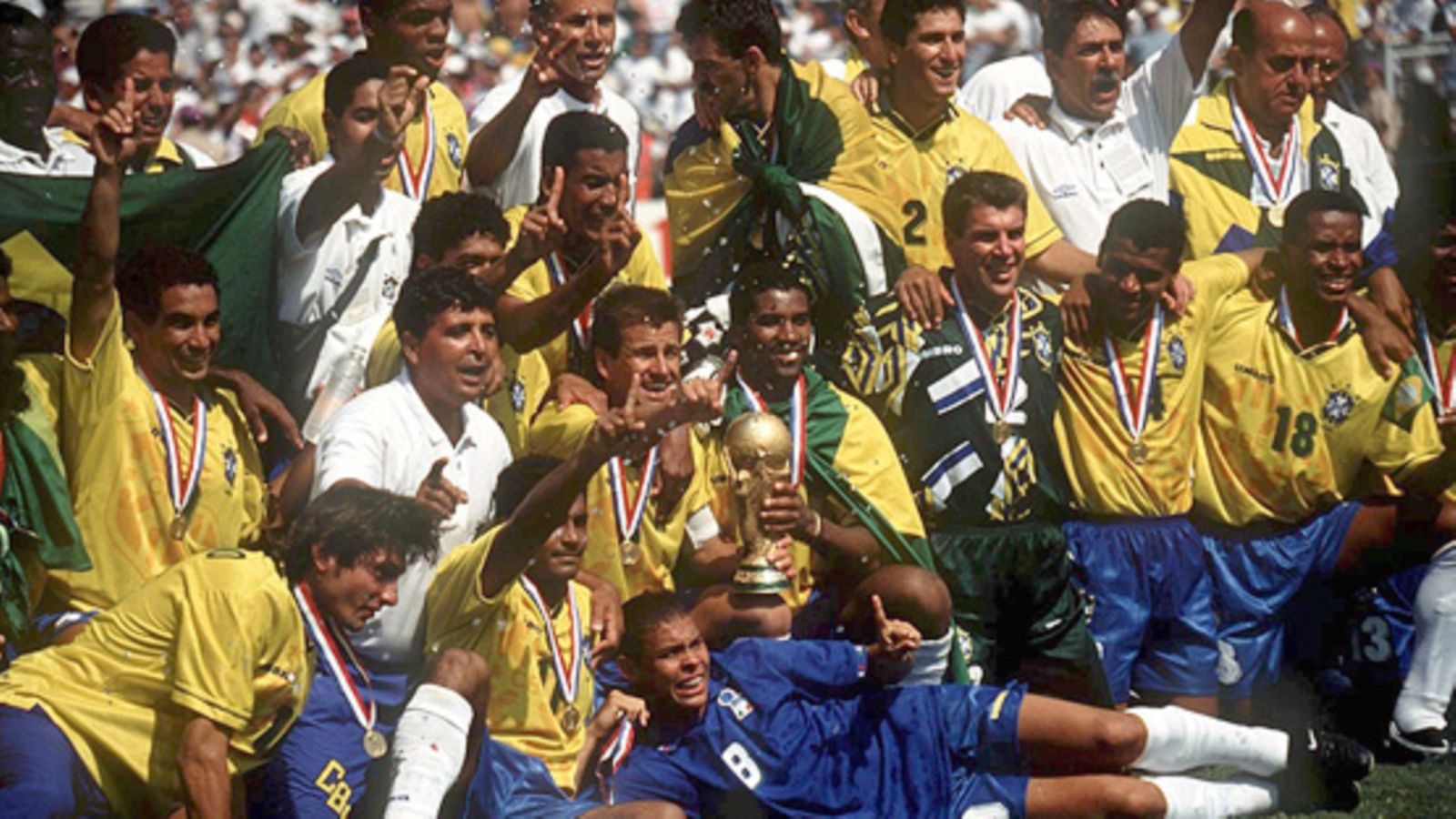 1994 USA - Brasilialaiset juhlivat maailmanmestaruutta (Photo: Getty Images)