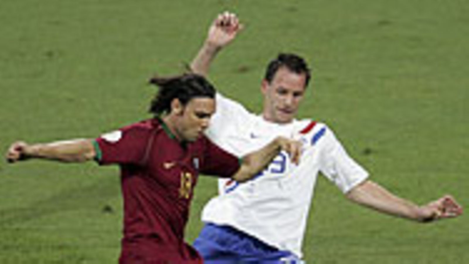 Maniche, Portugali (vas.) Hollanti-pelissä, Photo: Alexander Heimann/Getty Images Sport