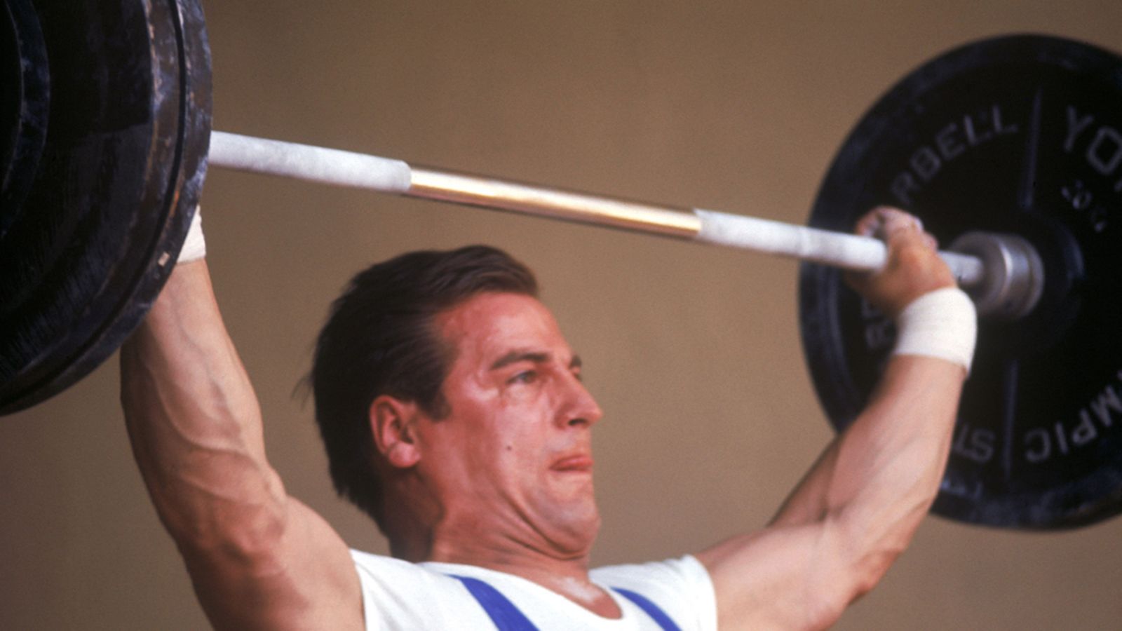 Mexico City 1968: Kaarlo Kangasniemelle painonnoston 90 kg kultaa.