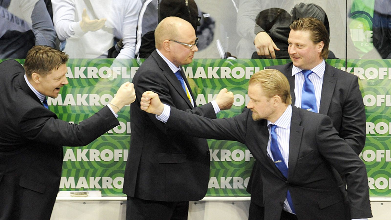 Suomen valmennusryhmän päävalmentaja Jukka Jalonen, lääkäri Harri Hakkarainen, valmentaja Petri Matikainen ja maalivahtivalmentaja Pasi Nurminen