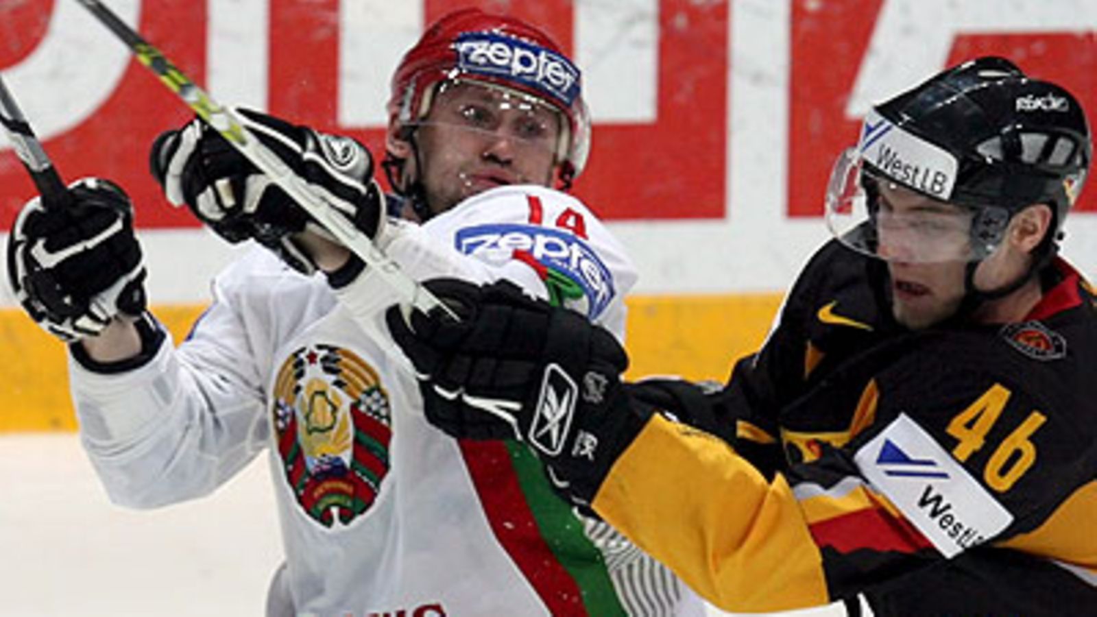 Saksan Florian Busch ja Valko-Venäjän Aliaksei Strakhov, kuva: EPA/ANATOLY MALTSEV