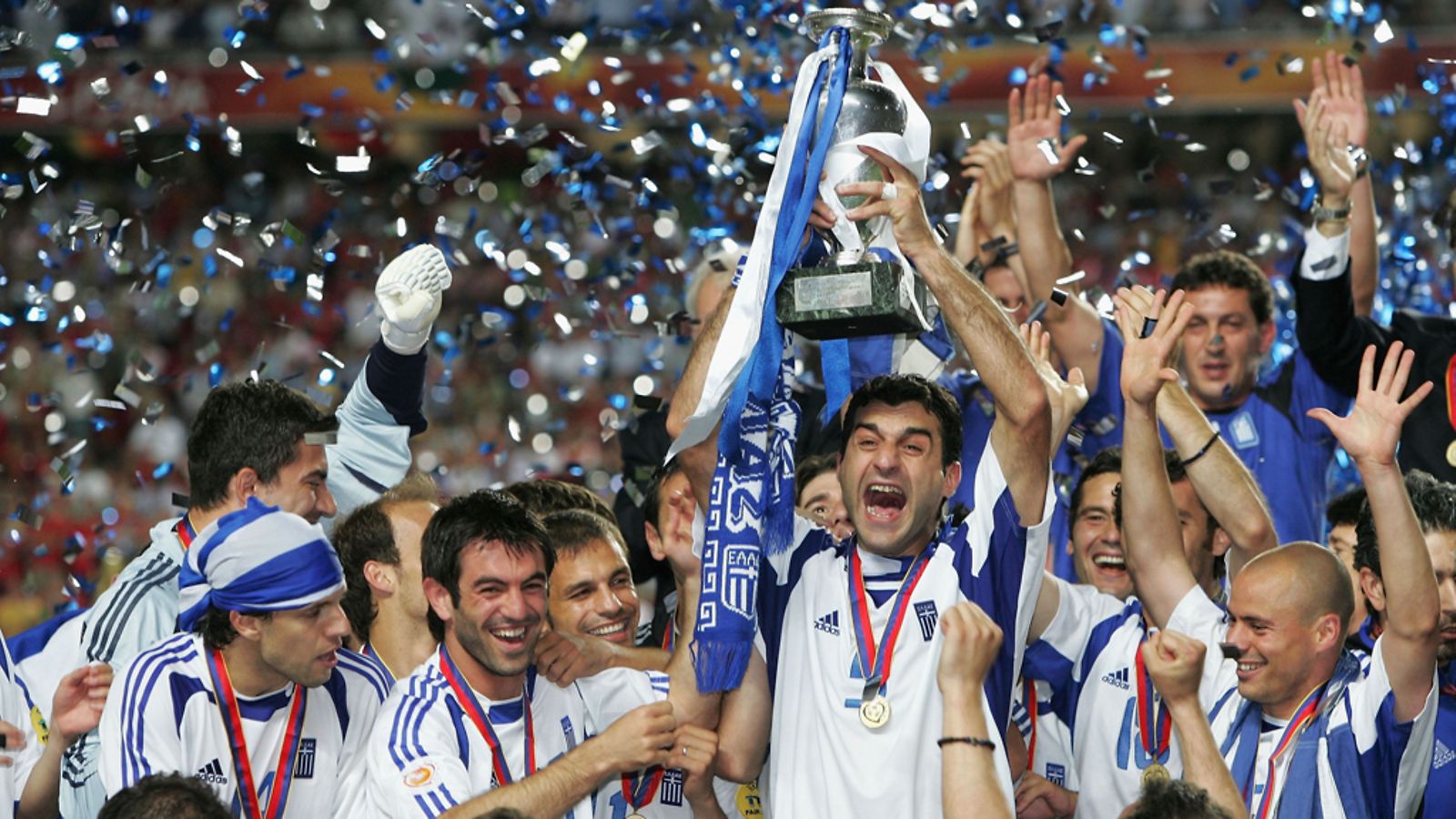 2004 Portugali: Kreikka juhlii Euroopan mestaruutta.