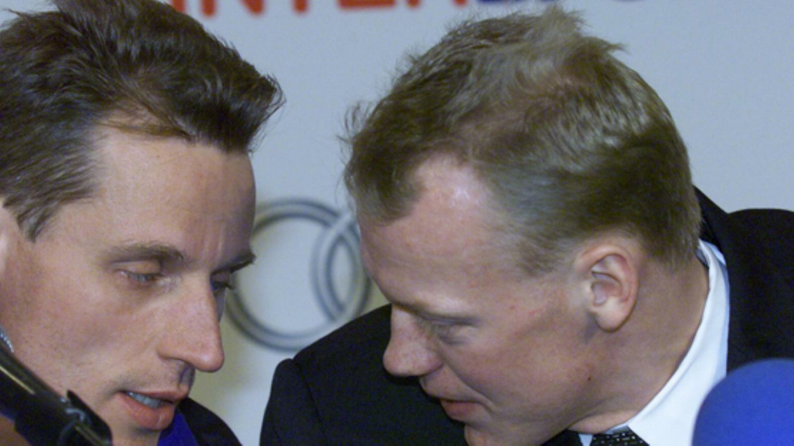 Jari Isometsä ja Kari-Pekka Kyrö. Lehtikuva, 2001.