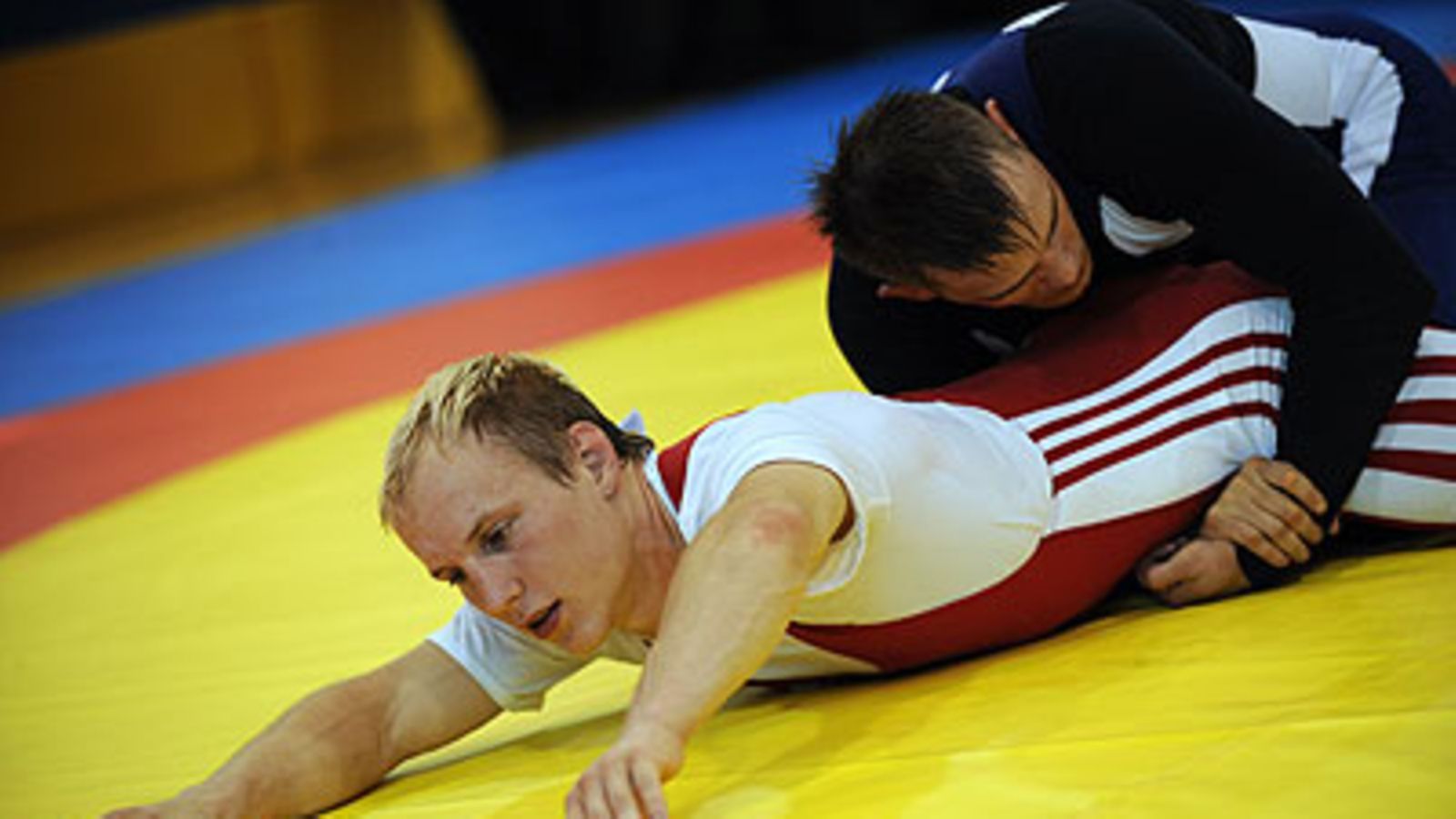 Ville Pasanen sparraa Jarkko-Ala-Huikkua, kuva: Lehtikuva