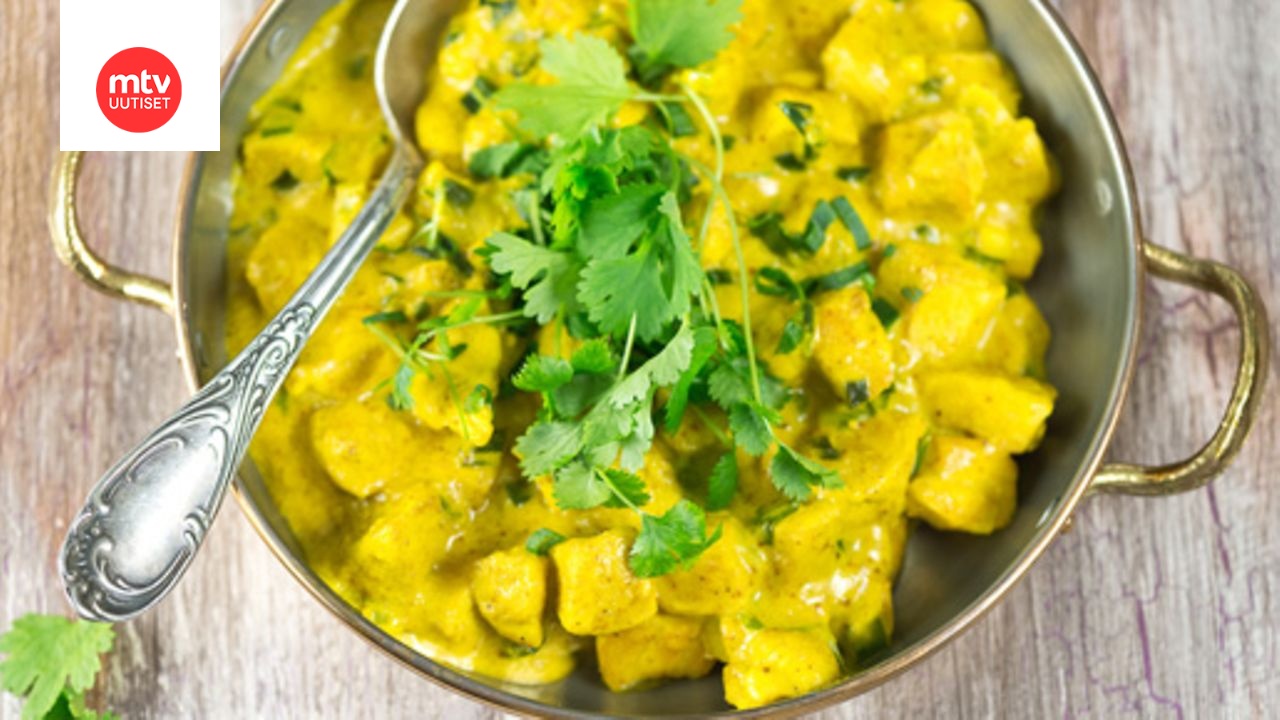 Hellapoliisin Broileria curry-kookoskastikkeessa