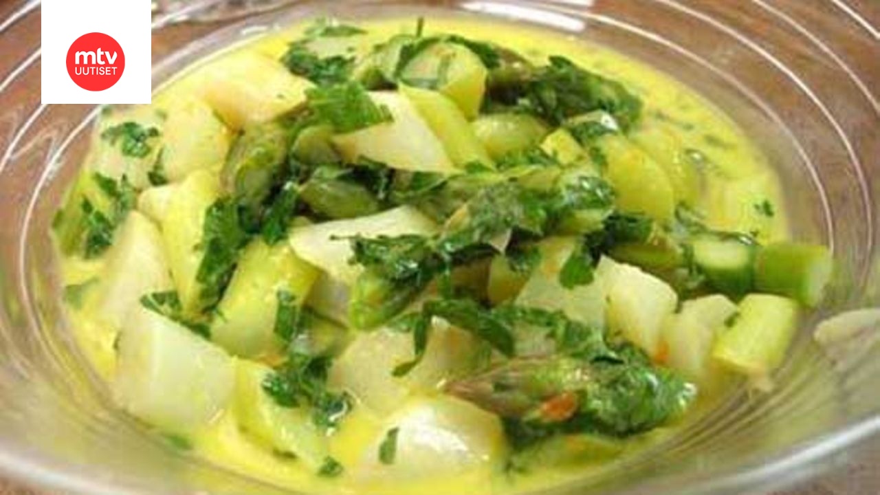 Appelsiinilla marinoitua parsasalaattia